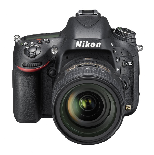 Nikon D600 byl představen včera. Jedná se o nejmenší fullframe zrcadlovku Nikon. Foto: Nikon.