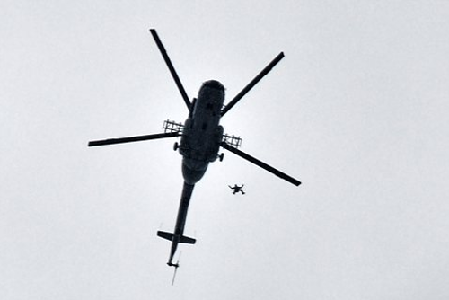 Jestliže patříte mezi pravidelné čtenáře blogu, pak vám určitě neuniknul článek Ondřeje Moravanského o fotografování leteckých dní v Česku. V galerii Zonerama nám následně nemohly uniknout snímky pořízené právě uplynulý víkend na přehlídce CIAF 2012 autorem s nickem Lunavi. Do celé galerie se dostanete poklepáním na přiložený snímek.