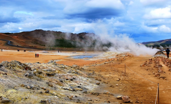 Krajina místy připomíná jinou planetu. Foto: jirjo