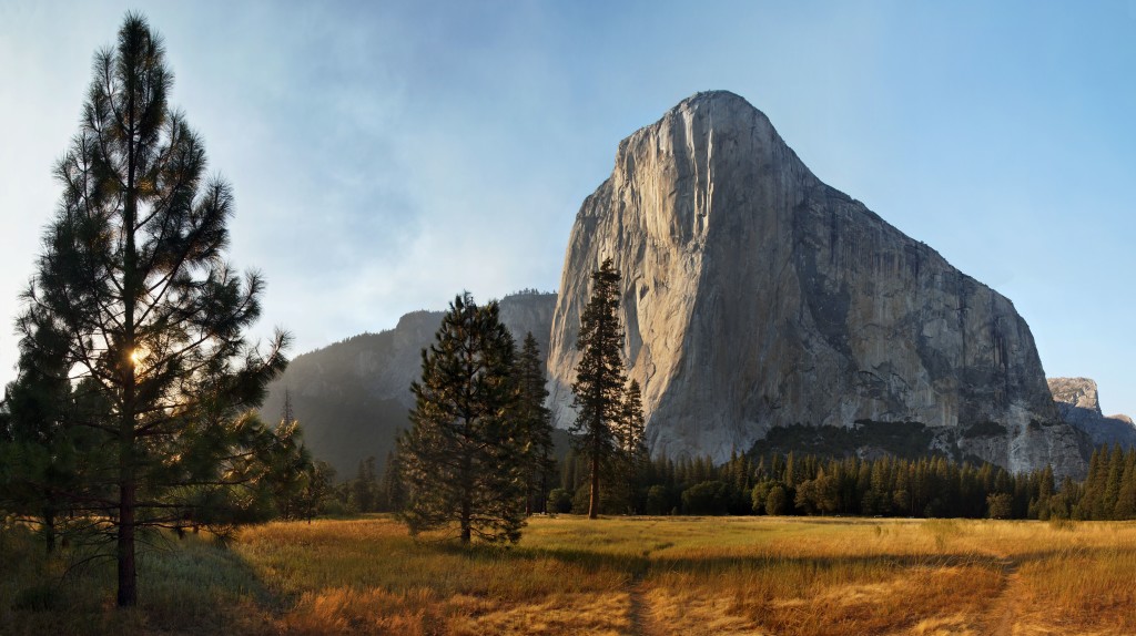 Yosemitský El Capitan je také z jedním symbolů USA, zde navíc v nádherném světle. Foto: Ondra Mikšovský