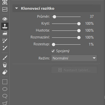 Nastavení Klonovacího razítka pro retuš: Průměr 75, Krytí, Hustota a Rozmazání na 100 %. Rozestup je nastavený na hodnotu 1.jpg