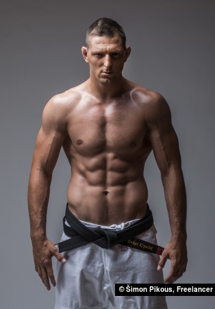 portret_single_1157_simon_pikous_lukas_krpalek-1476636460