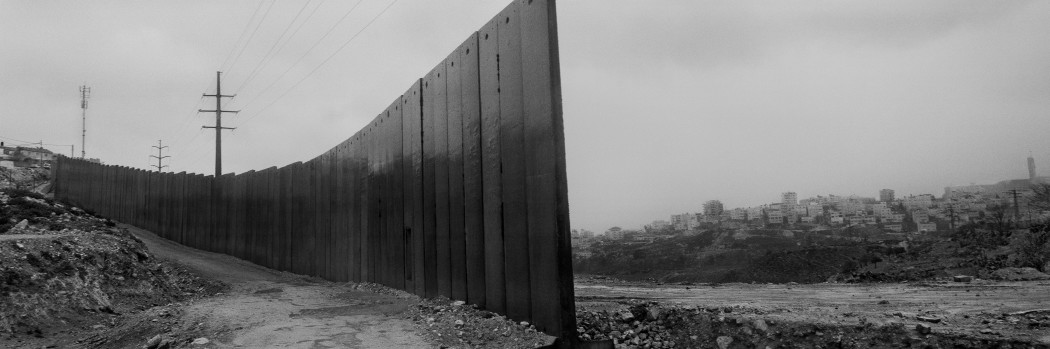 01-koudelkashootingholyland-copyrightjosefkoudelka-magnumphotos