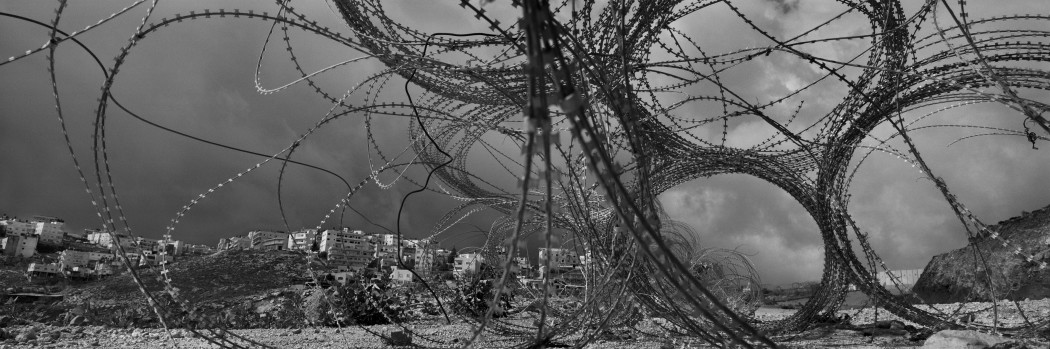 04-koudelkashootingholyland-copyrightjosefkoudelka-magnumphotos
