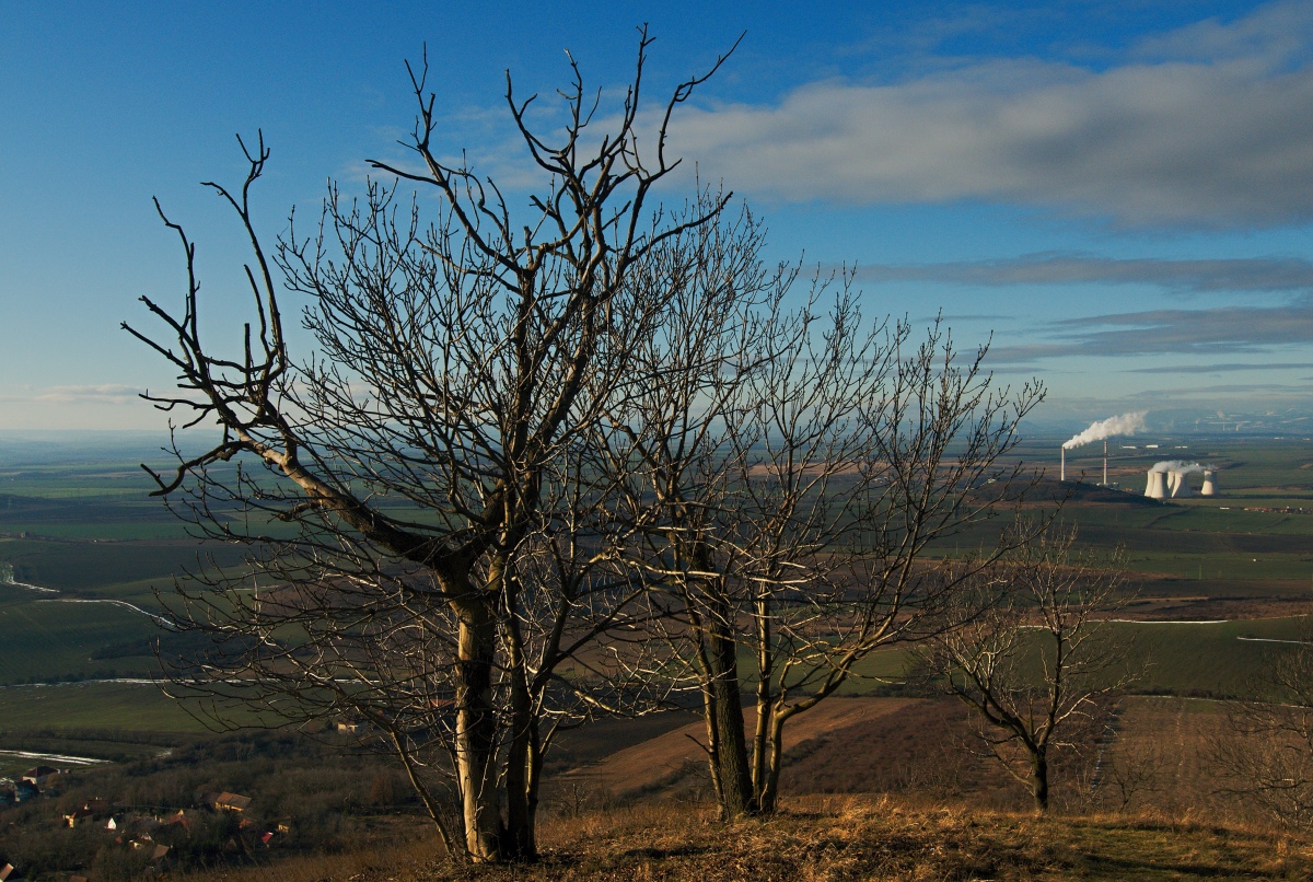 Pohled na Počerady. Nikon D300s, AF-S Nikkor, 12–24 mm F4 ED-IF DX, 1/1250 s, F8, ISO 500, ohnisko 24 mm.jpg