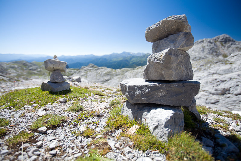 Hora na hoře. Ultraširoké ohnisko dovoluje dostat se blízko objektu a pořád mít v záběru okolí. Canon 5D Mark II, EF Canon 16–35 mm F2,8 II, 1/320 s, F2,8, ISO 100, ohnisko 19 mm.