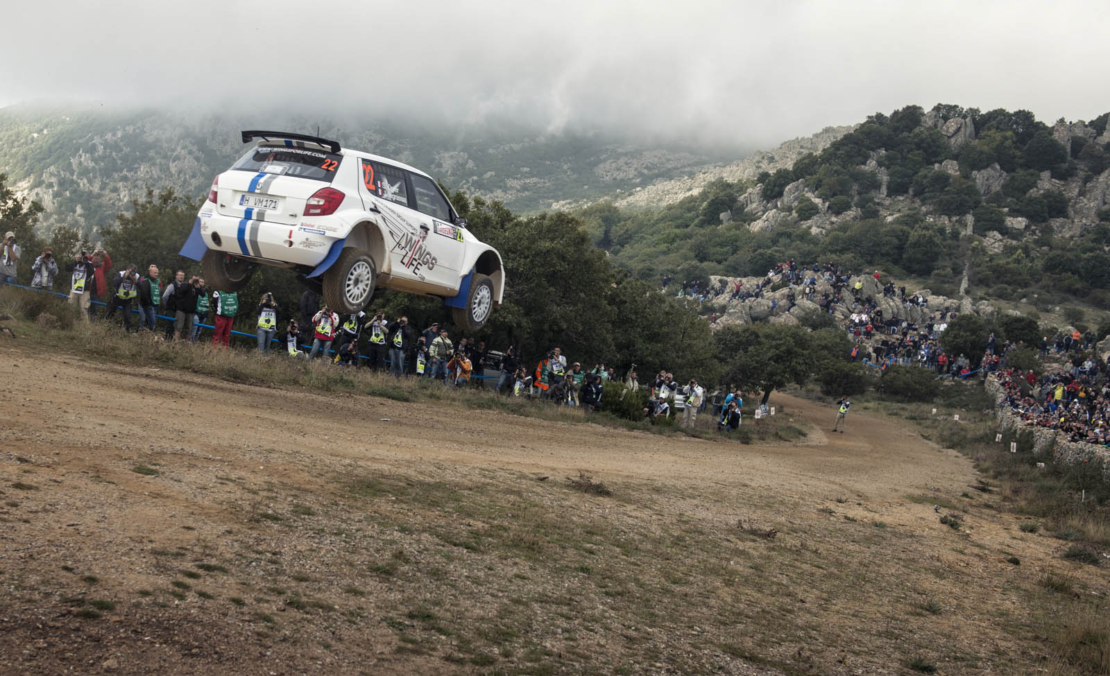 WRC Sardinie 2012. Nikon D800, AF-S Nikkor 24–70 mm F2,8G ED, 1/1000 s, F5,6, ISO 800, ohnisko 35 mm.jpg