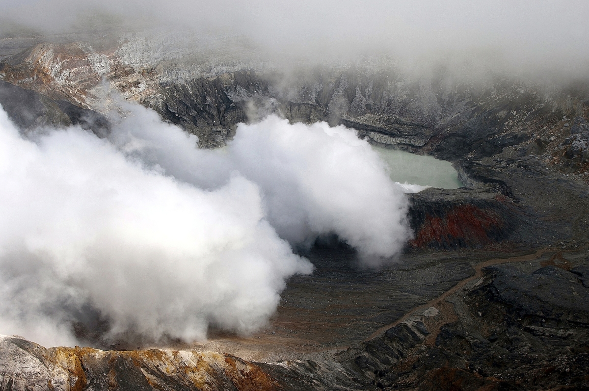 Vulkán Poas, foto: Jakub Hrádek, Pentax K20D, Sigma 24–70 mm F2,8 DG EX Aspherical, 1/125 s F11, ISO 100, ohnisko 29 mm.