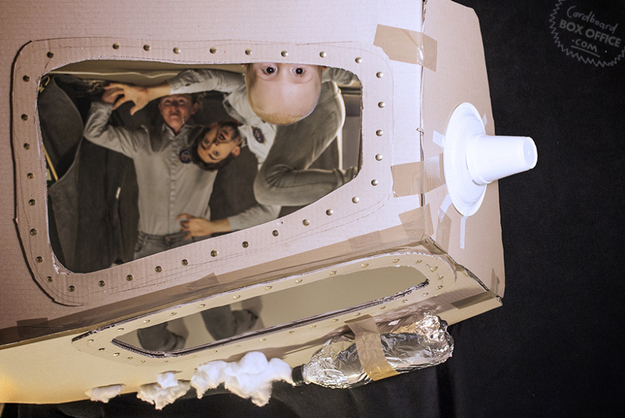 Apollo 13 podle rodiny Mackieových. Zdroj: Cardboardoffice Apollo 13 podle rodiny Mackieových. Zdroj: Cardboardoffice