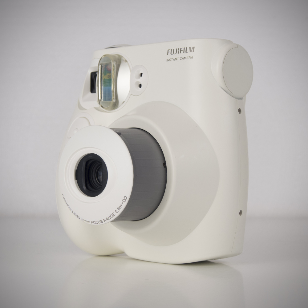 Instantní fotoaparát Fujifilm Instax mini 7S. Foto: Tomáš Slavíček.jpg