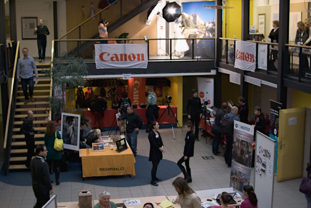 Mezi partnery Setkání fotografů patřil např.  výrobce fototechniky Canon a obchod Megapixel.cz.jpg