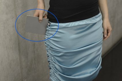 Šedá tabulka k vyrovnání bílé
