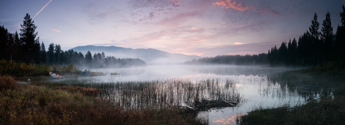 Téměř čistá obloha působí klidným dojmem. Fotografie krajiny se autorovi opravdu povedla. Autor: Petr Soukup