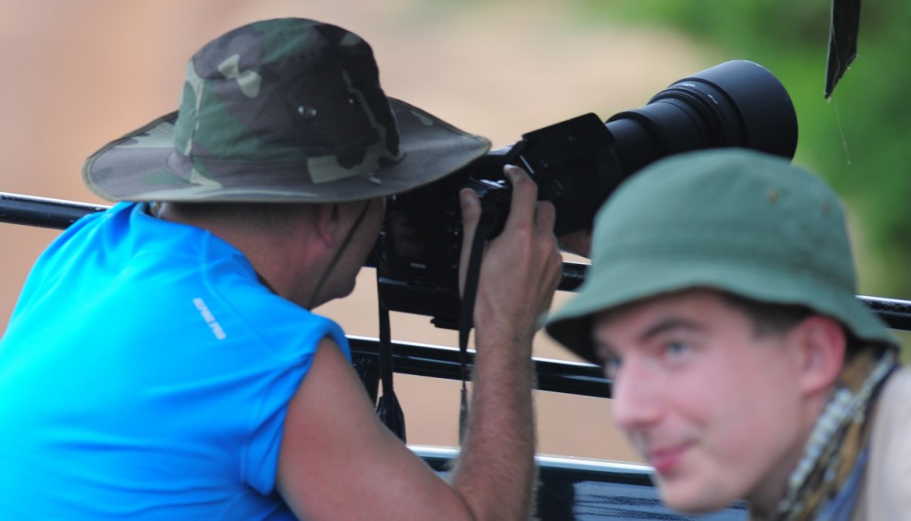 O beanbag si můžete opřít teleobjektiv i na zábradlí. Získáte tak větší stabilitu a vodorovnější polohu fotoaparátu a také vás pak nebudou bolet ruce.jpg