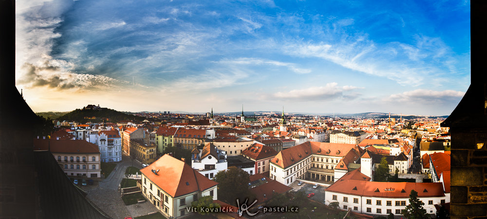 Vyhlídka na Brno v katedrále sv. Petra a Pavla. Složeno z osmi fotografií.jpg