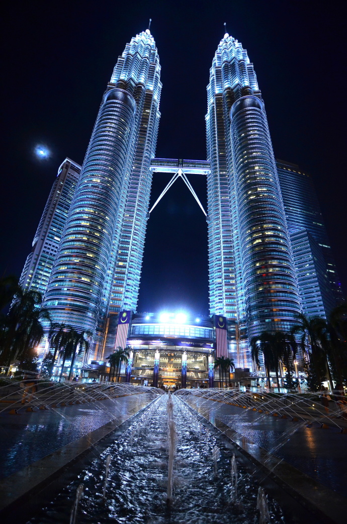 Malajsijské velkoměsto Kuala Lumpur je charakteristické svou velkolepou architekturou. Foto: Martin Vedral