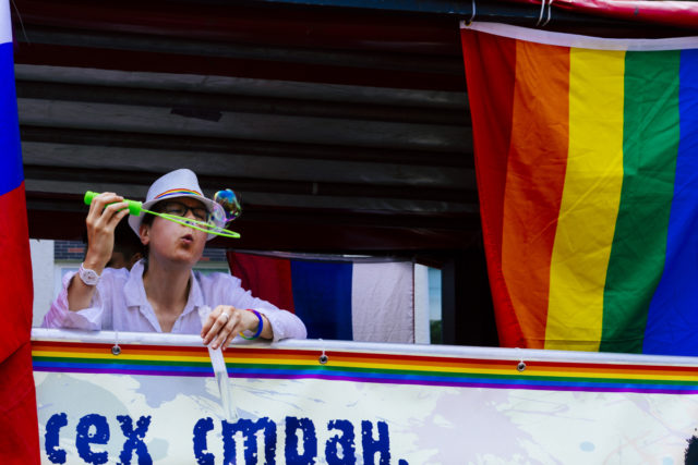 Reportážní fotografie: práce se světlem na demonstraci