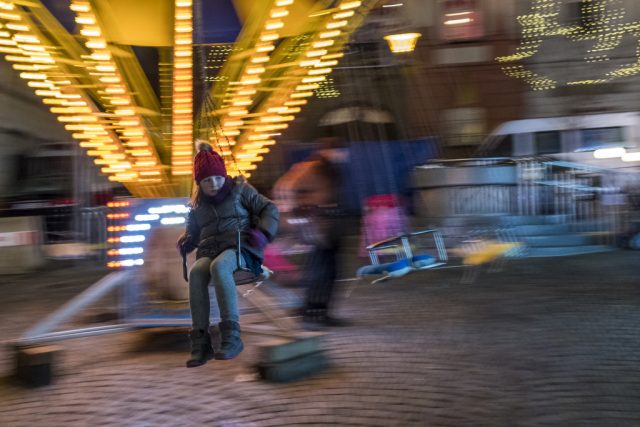 Fujifilm X100F: vánoční trhy - panning.