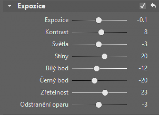 Jak fotit a upravit krajinu v mlze: úprava expozice a kontrastu.