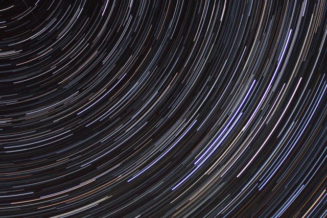 Jak fotit star trails: Cassiopeia.