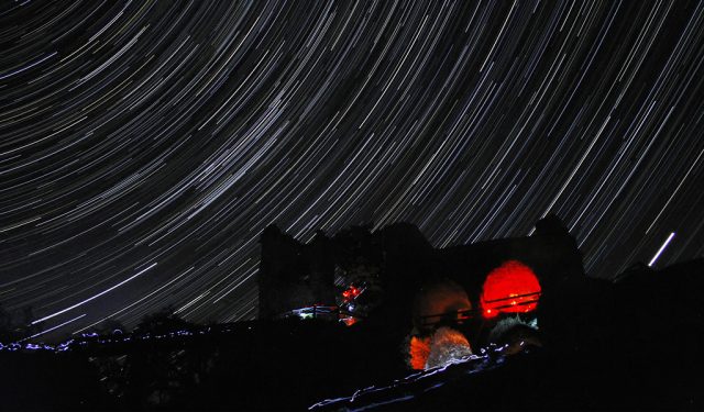 Ovládněte focení pohybu hvězd. 5 tipů, jak fotit star trails
