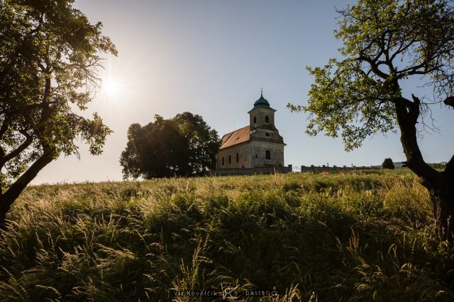 Jak vylepšit kompozici fotografie: orámování snímku pomocí stromů.