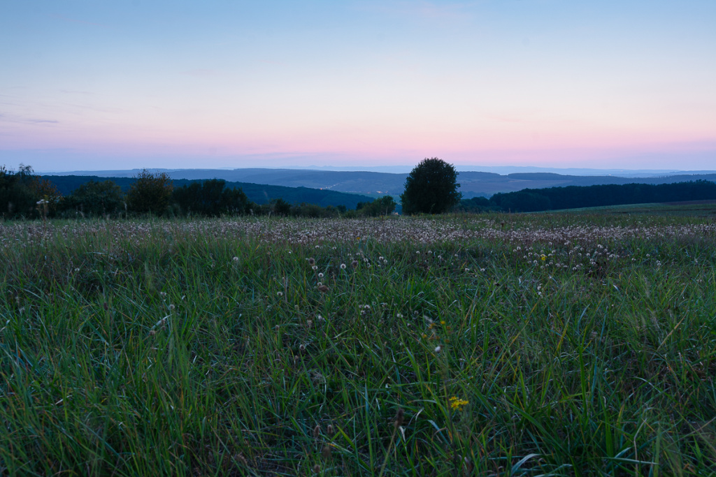 Změna světla v krajině - slunce za horizontem