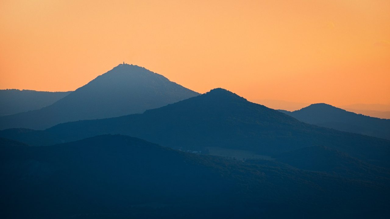 fotovýbava krajináře, siluety hor