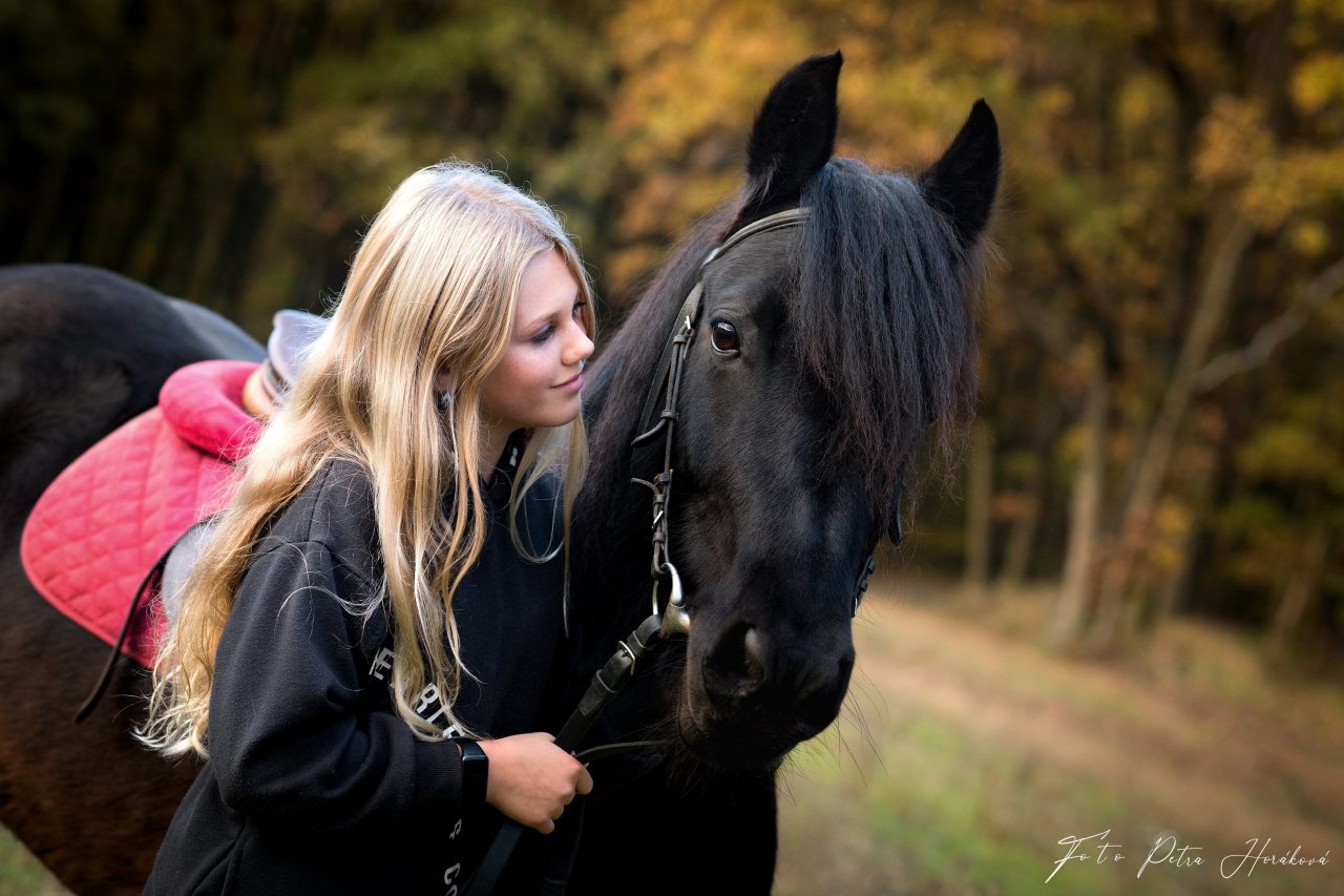 Jak najít vlastní fotografický styl, slečna s koněm, Šárka a Vendulka