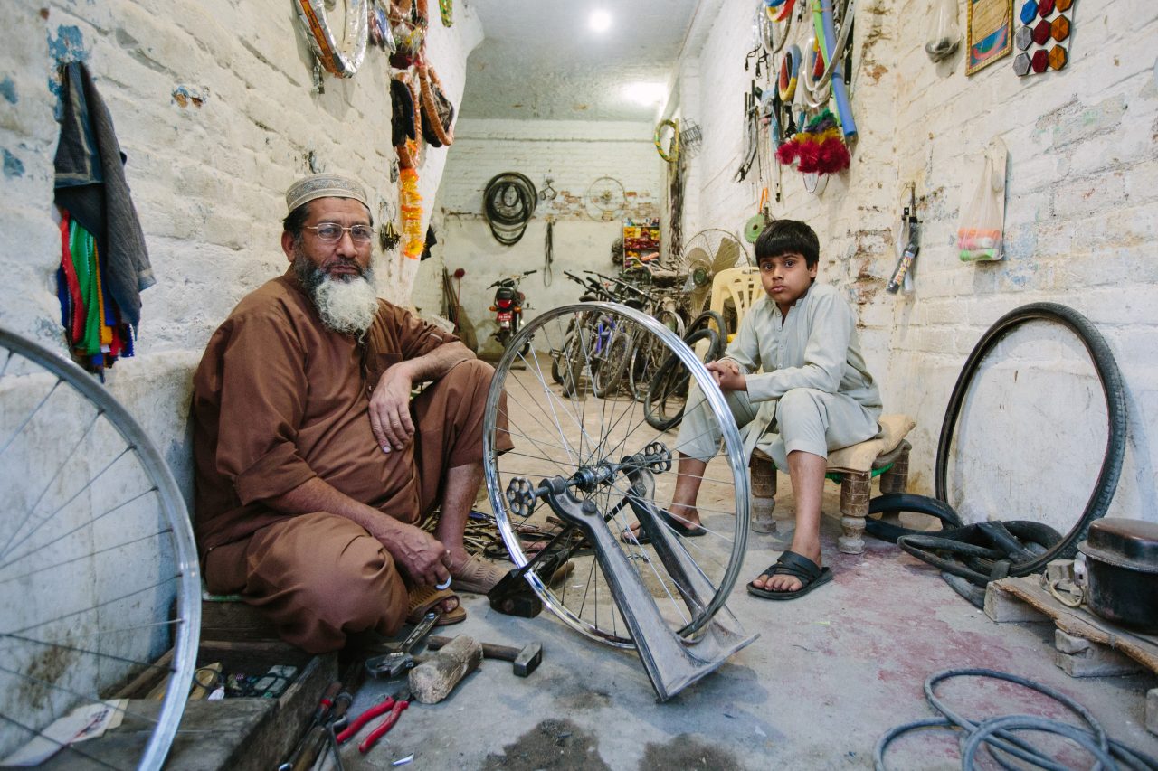 muž s dítětem, Pákistán