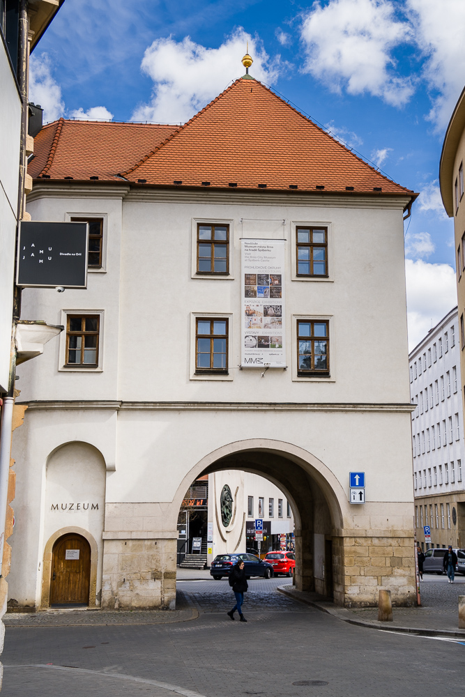 Změna záběru, rušivé prvky jsou skoro pryč.