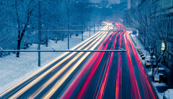 Světla v pohybu: Jak fotit auta na dlouhou expozici